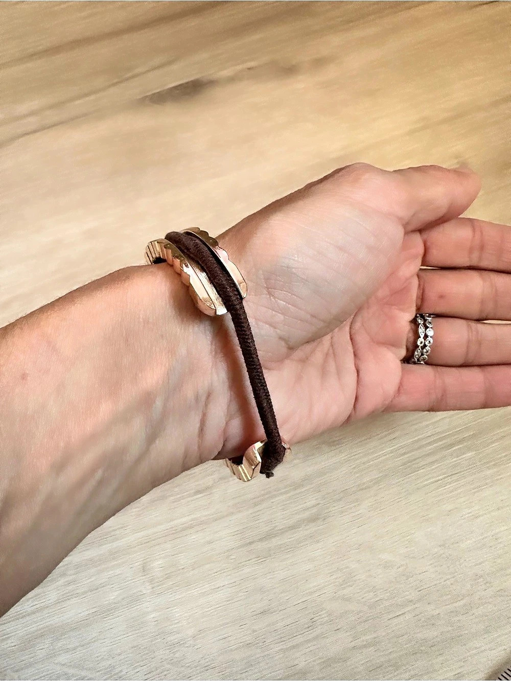 Rose Gold Tone Hair Tie Holder Cuff Bracelet Ribbed Metal Functional Jewelry - Picture 6 of 8